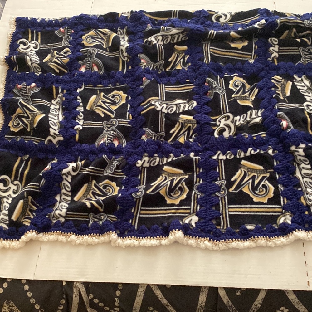 Throw blanket - Picture 2 of 2
